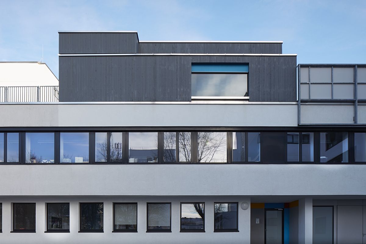 Hubdach für eine Schule in München